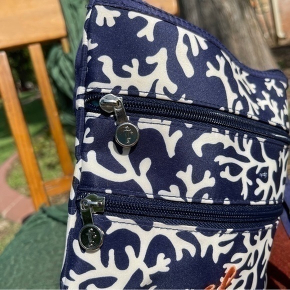 Blue and white monogrammed bag. Initial “L”. - Picture 8 of 15